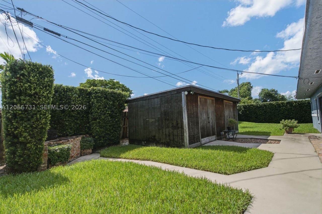 11621 Nw 58th Pl #0 - Photo 4 of 19