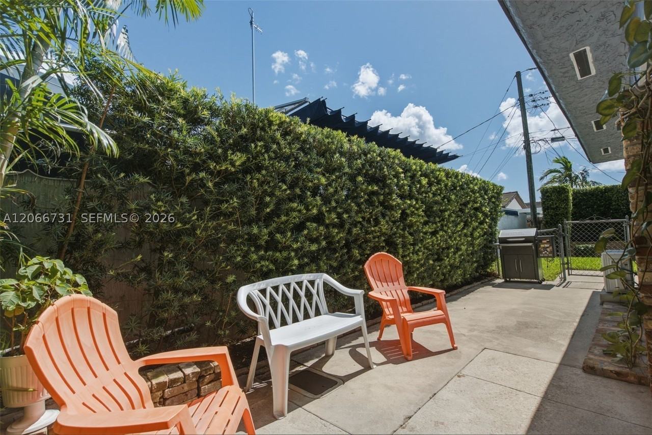 11621 Nw 58th Pl #0 - Photo 5 of 19