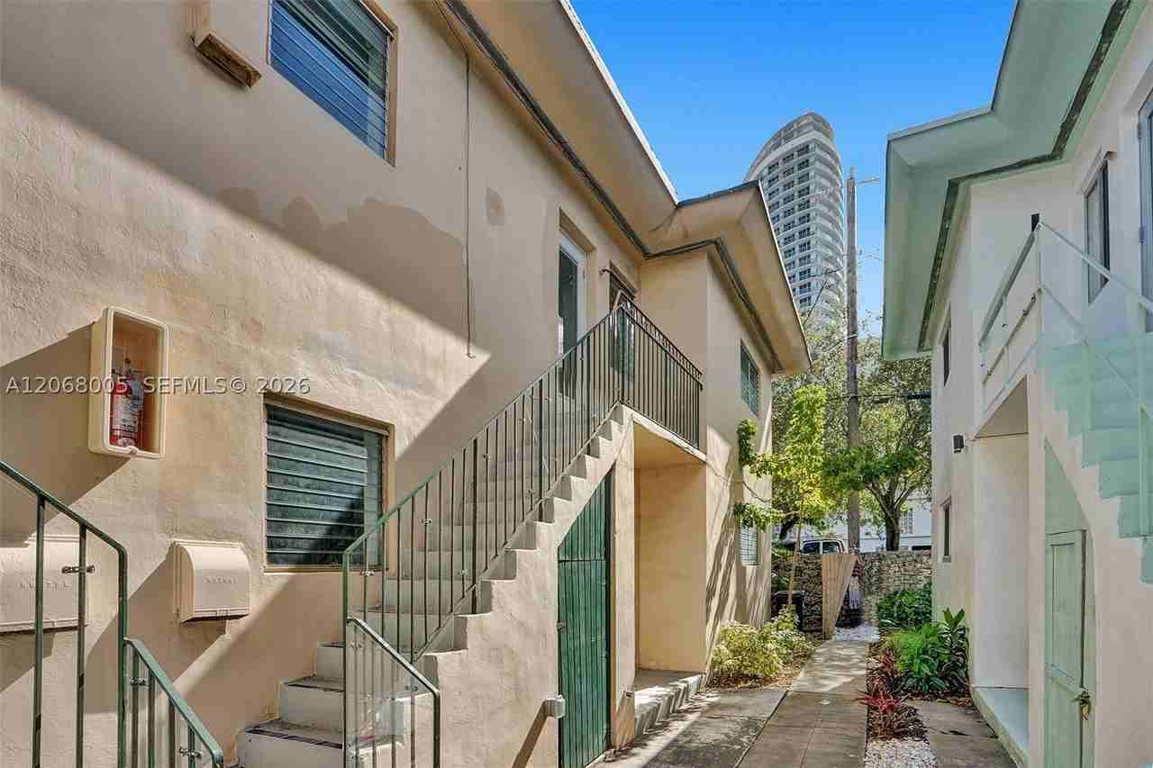 1430 16th St #1 - Photo 3 of 40