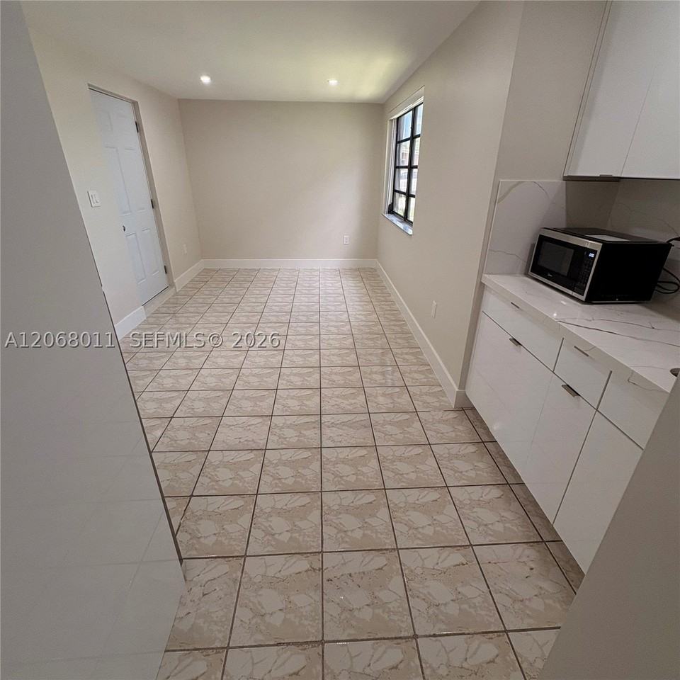 5005 Sw 111th Ave #1 - Photo 2 of 9