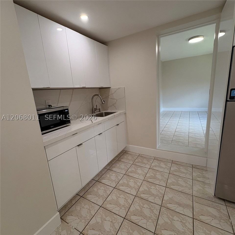 5005 Sw 111th Ave #1 - Photo 5 of 9