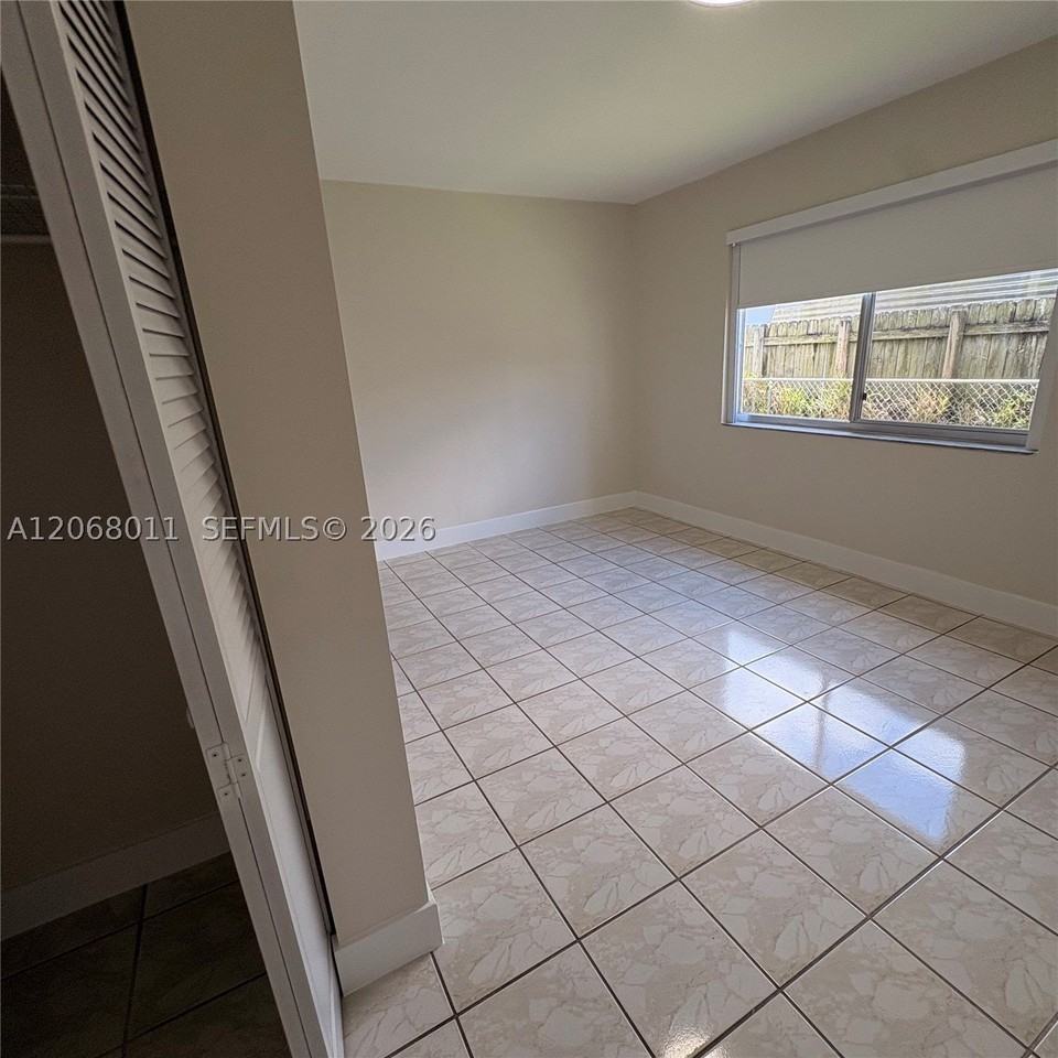 5005 Sw 111th Ave #1 - Photo 6 of 9
