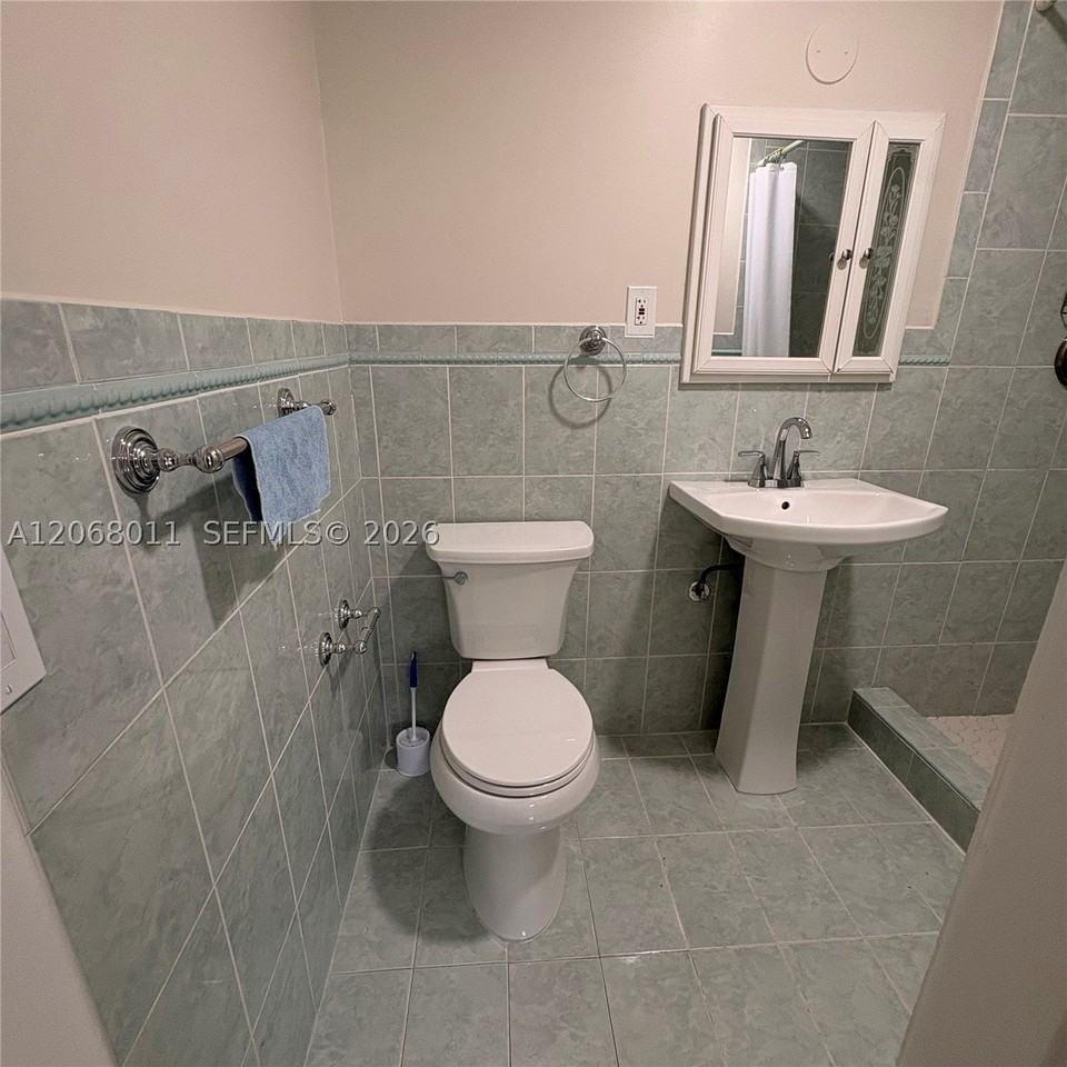 5005 Sw 111th Ave #1 - Photo 7 of 9