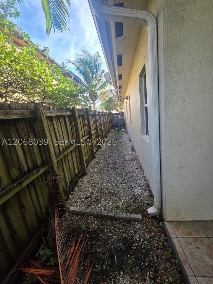 13471 Sw 288th Ter - Photo 7 of 33