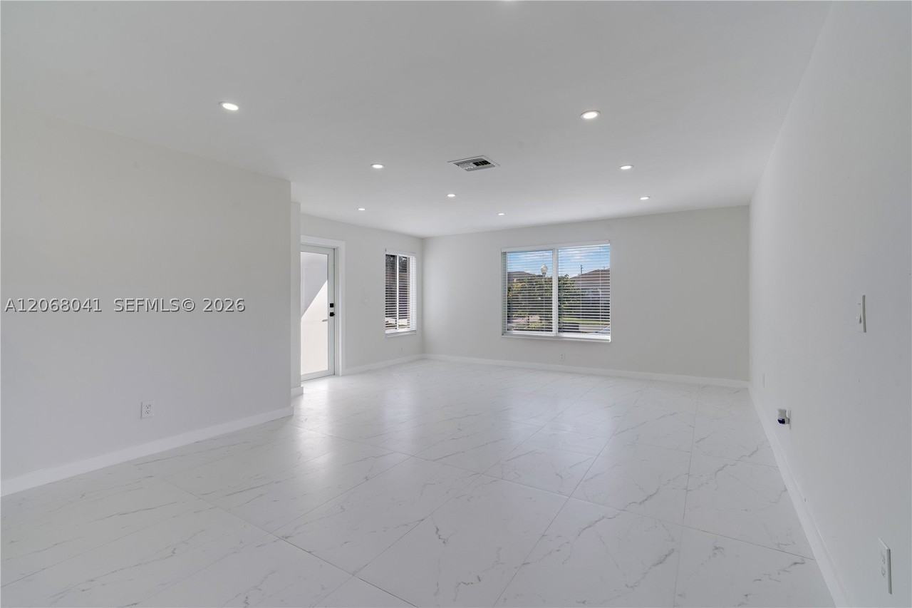 9826 Sw 222nd Ter #0 - Photo 4 of 24
