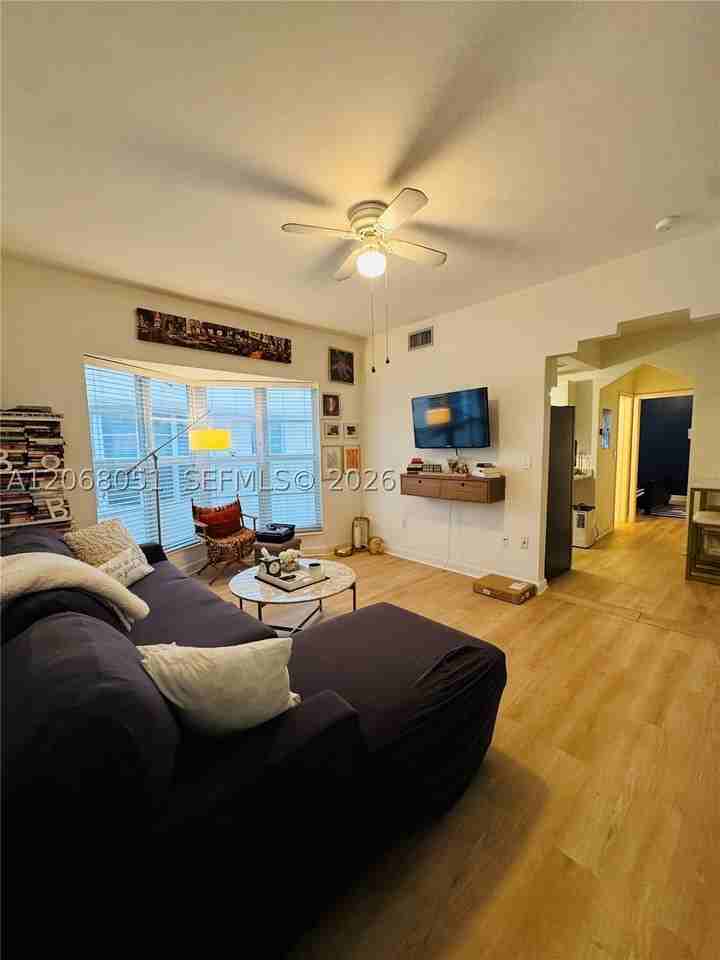 550 15th St #203 - Photo 2 of 15