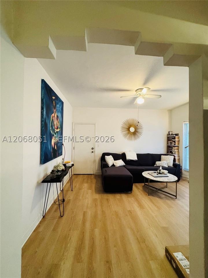 550 15th St #203 - Photo 5 of 15
