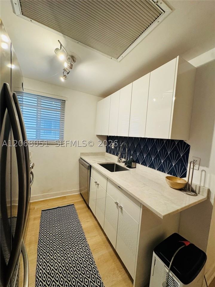 550 15th St #203 - Photo 6 of 15