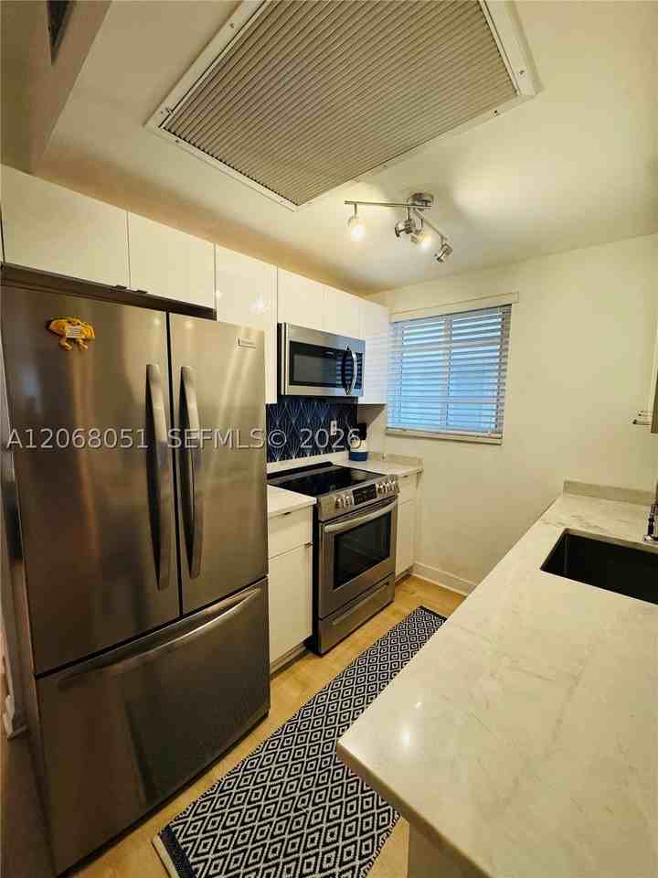 550 15th St #203 - Photo 7 of 15