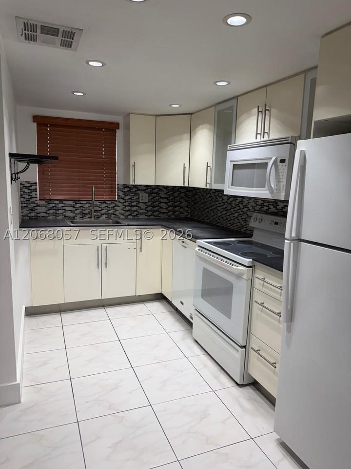 30 Nw 87th Ave #C223 - Photo 2 of 10