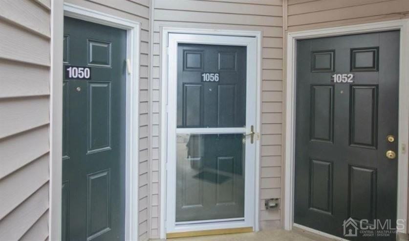 1056 Morning Glory Dr - Photo 2 of 10