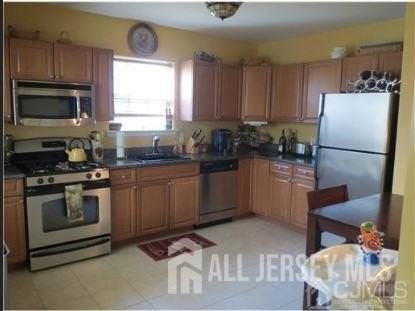 1056 Morning Glory Dr - Photo 3 of 10
