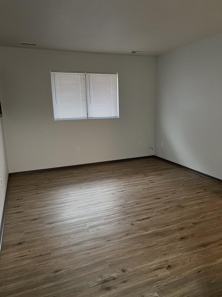 307 S Seneca St #104 - Photo 4 of 9