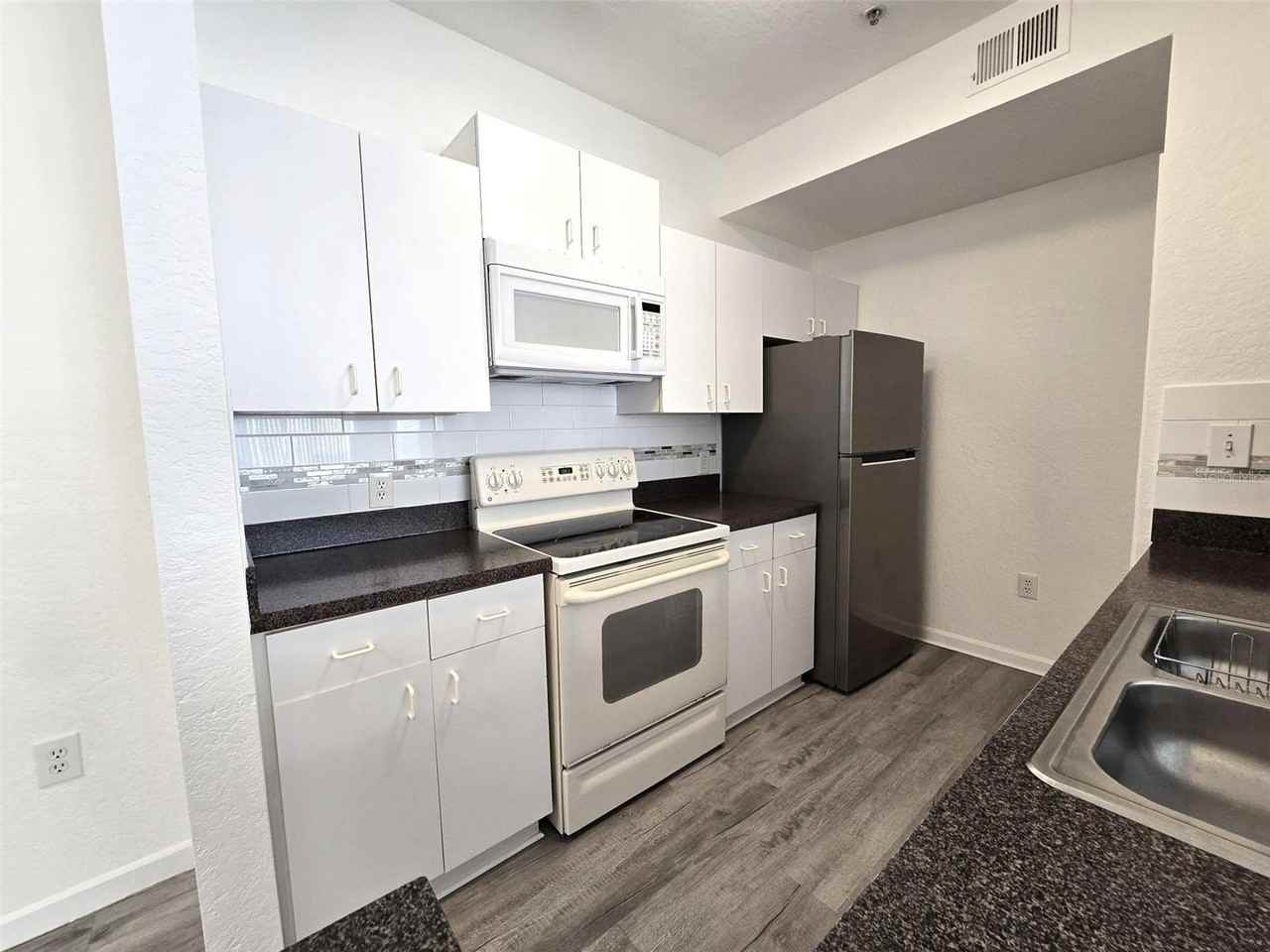 17108 Carrington Park Dr #707 - Photo 5 of 15