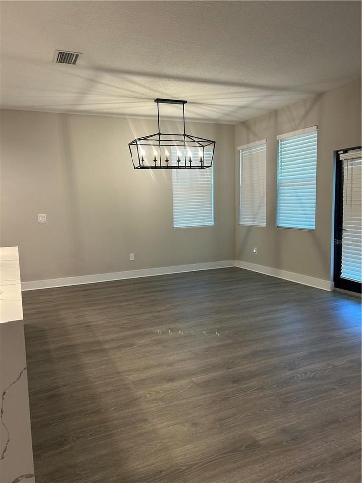 2556 13th Ave N - Photo 3 of 38
