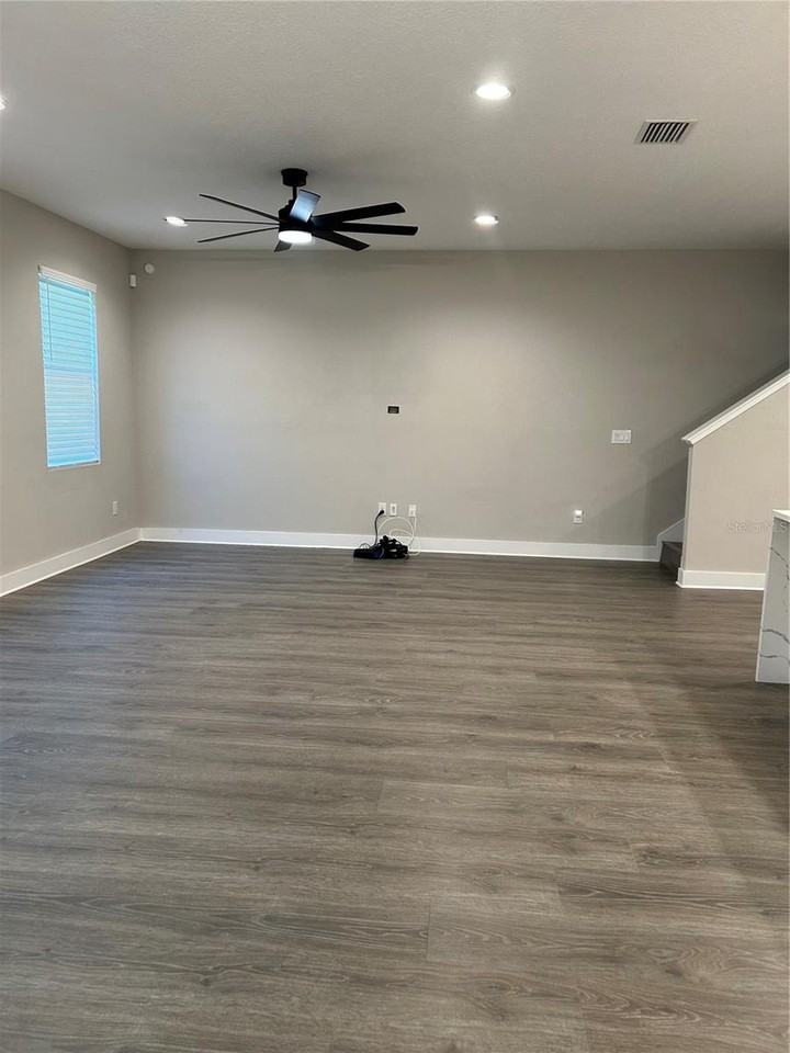 2556 13th Ave N - Photo 4 of 38