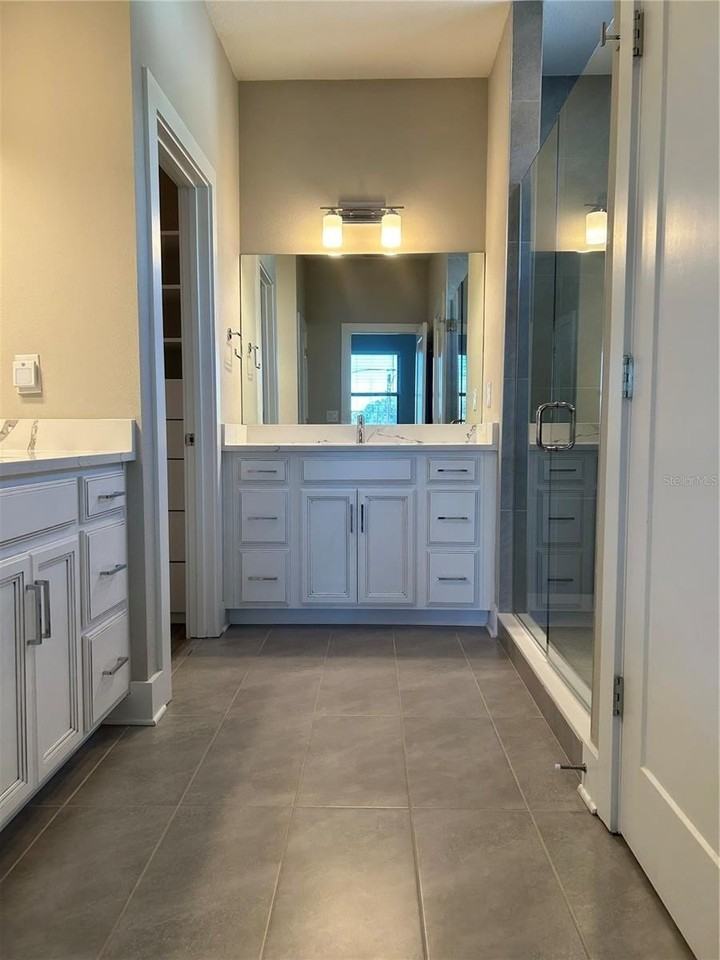 2556 13th Ave N - Photo 5 of 38
