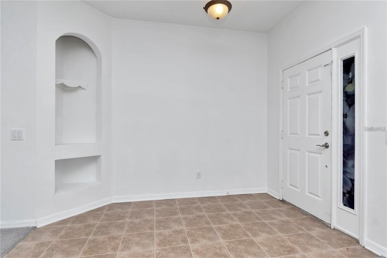 29822 Boyette Oaks Pl - Photo 2 of 27