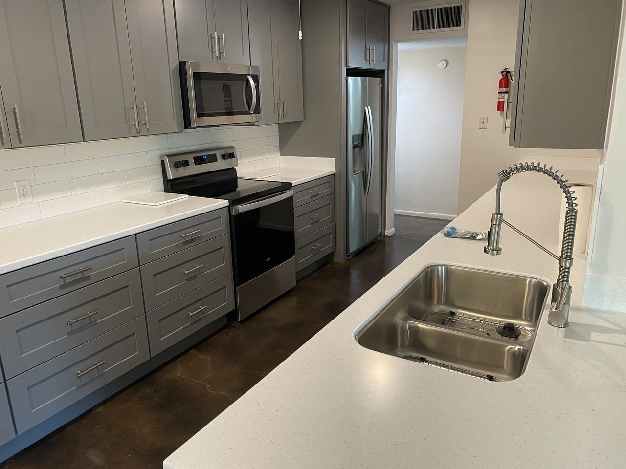 1815 East Minnezona Avenue - Photo 4 of 10