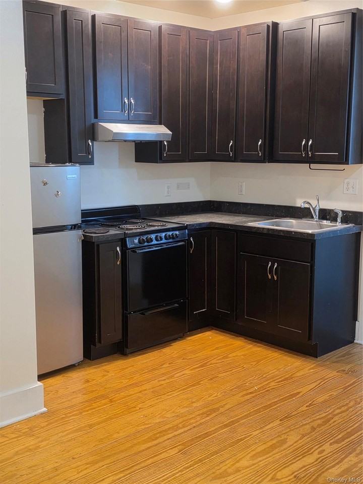 65 S Clinton St #B - Photo 3 of 11