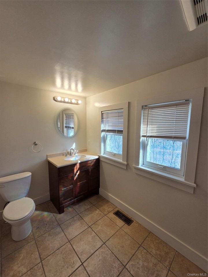 65 S Clinton St #B - Photo 6 of 11