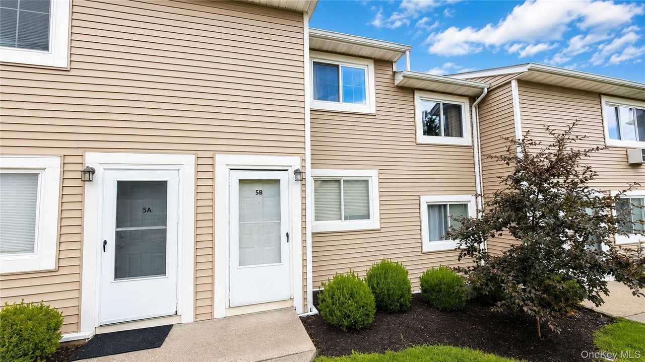 5 Fishkill Glen Dr #B - Photo 2 of 12