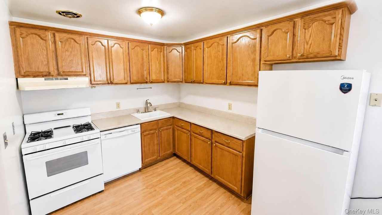 5 Fishkill Glen Dr #B - Photo 6 of 12