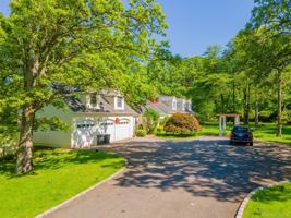 featured image of 235 Centre Island Rd