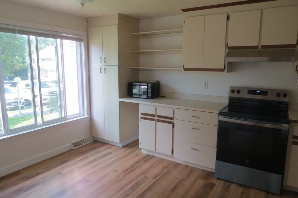 14 Hartshorn Pl #14 - Photo 3 of 24