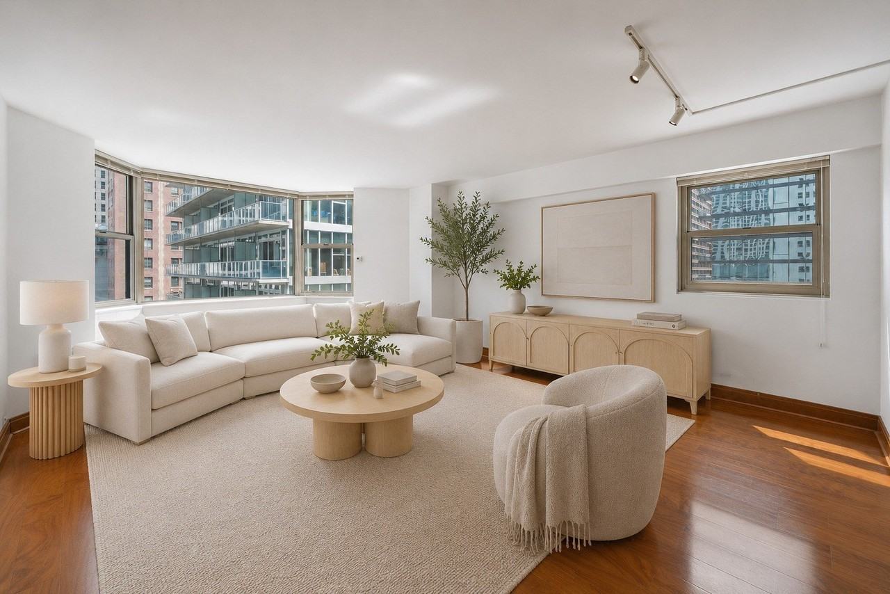 535 N Michigan Ave #1009 - Photo 3 of 17