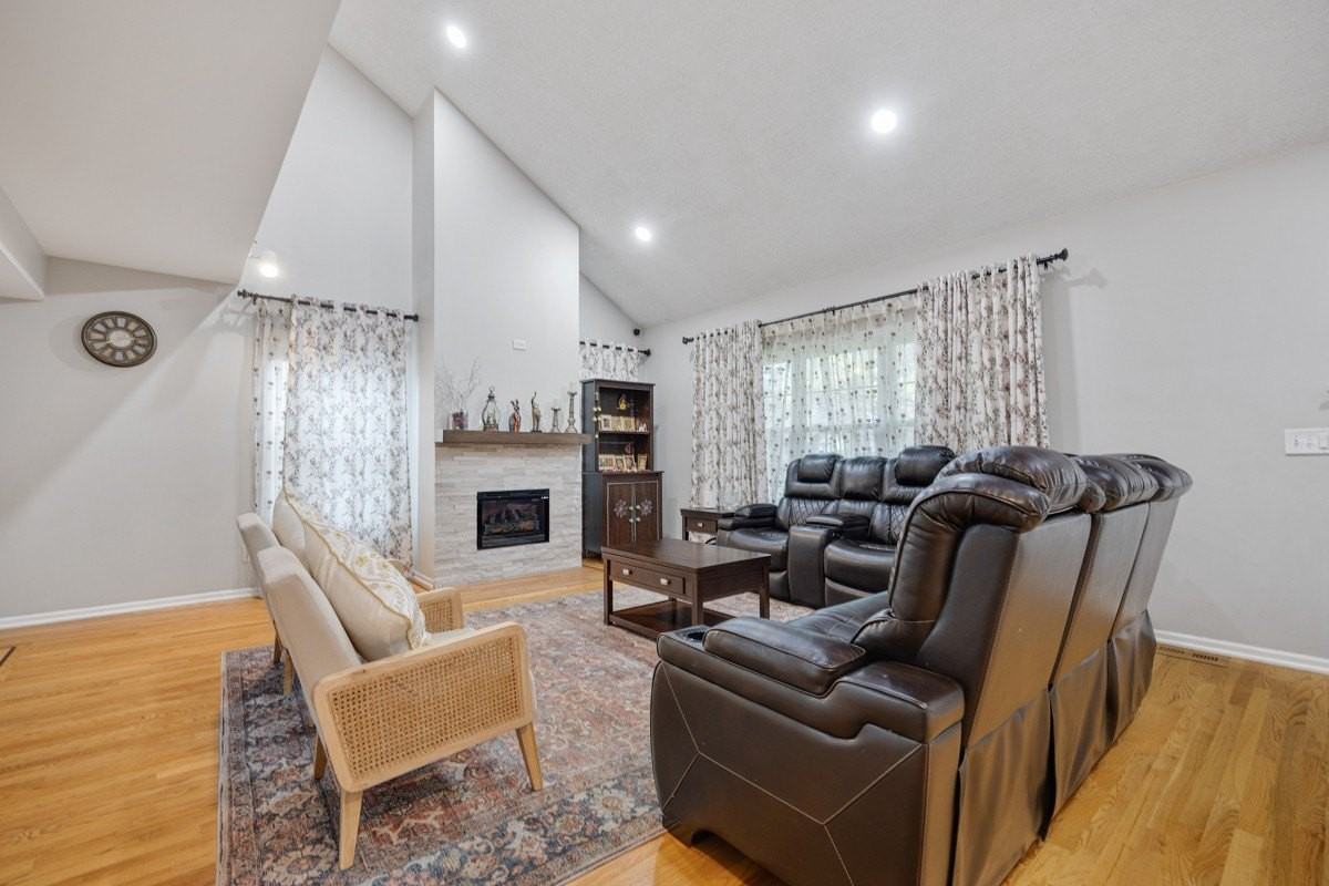 1347 Rose Blvd - Photo 3 of 27