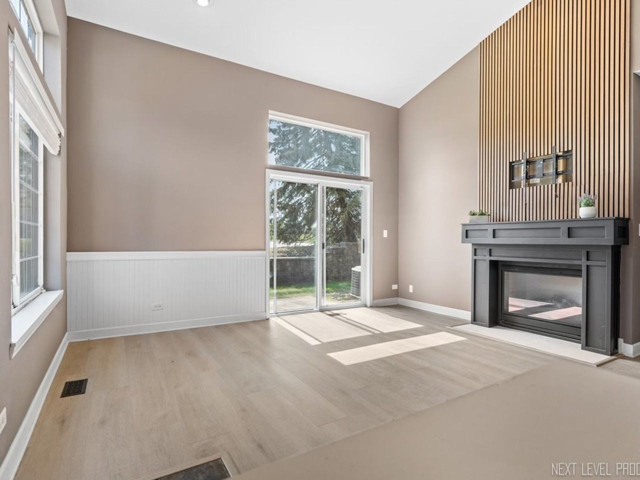 819 Asbury Dr - Photo 3 of 16