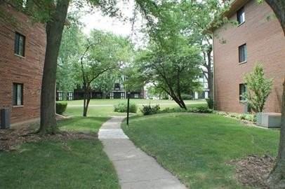17 Parkside Ct #3 - Photo 3 of 18