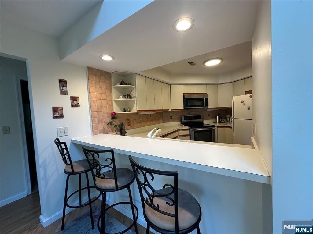 1488 Westgate Dr - Photo 4 of 17