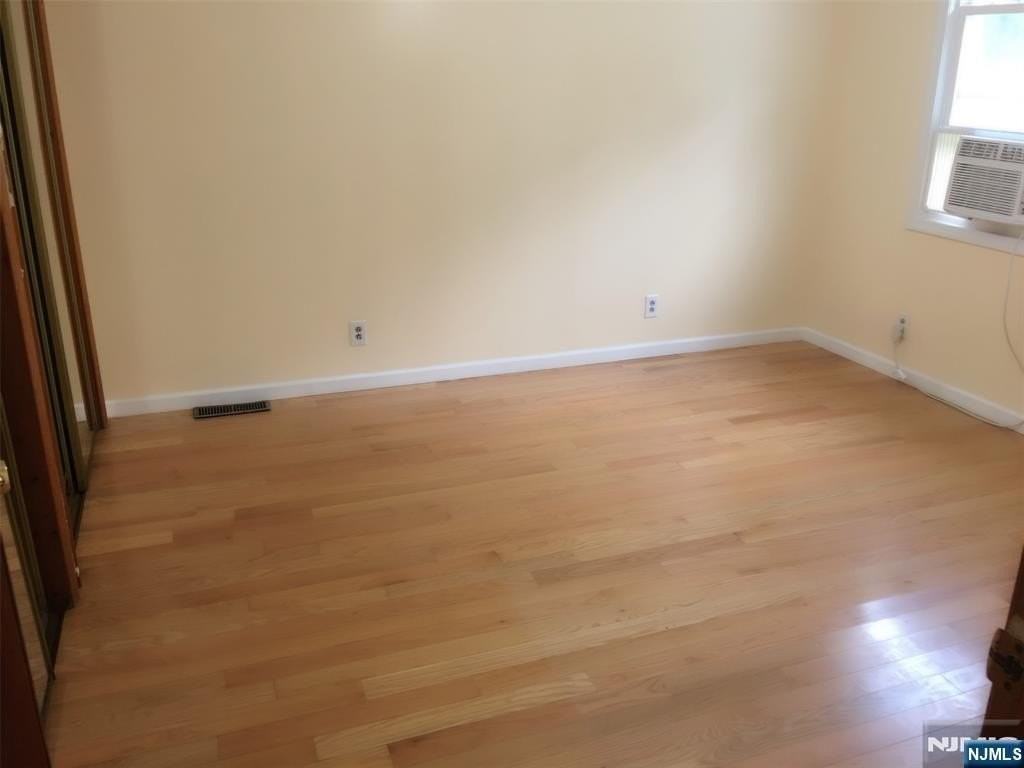 523 W Lookout Ave - Photo 3 of 8
