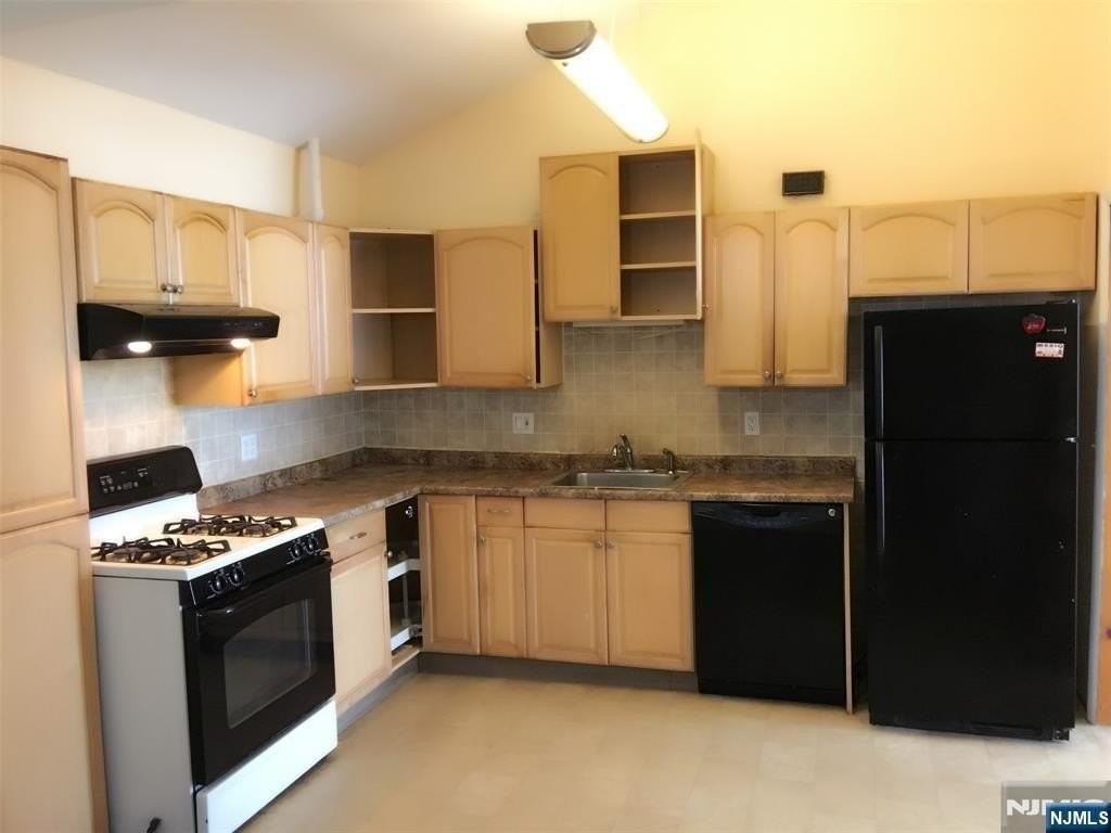 523 W Lookout Ave - Photo 5 of 8