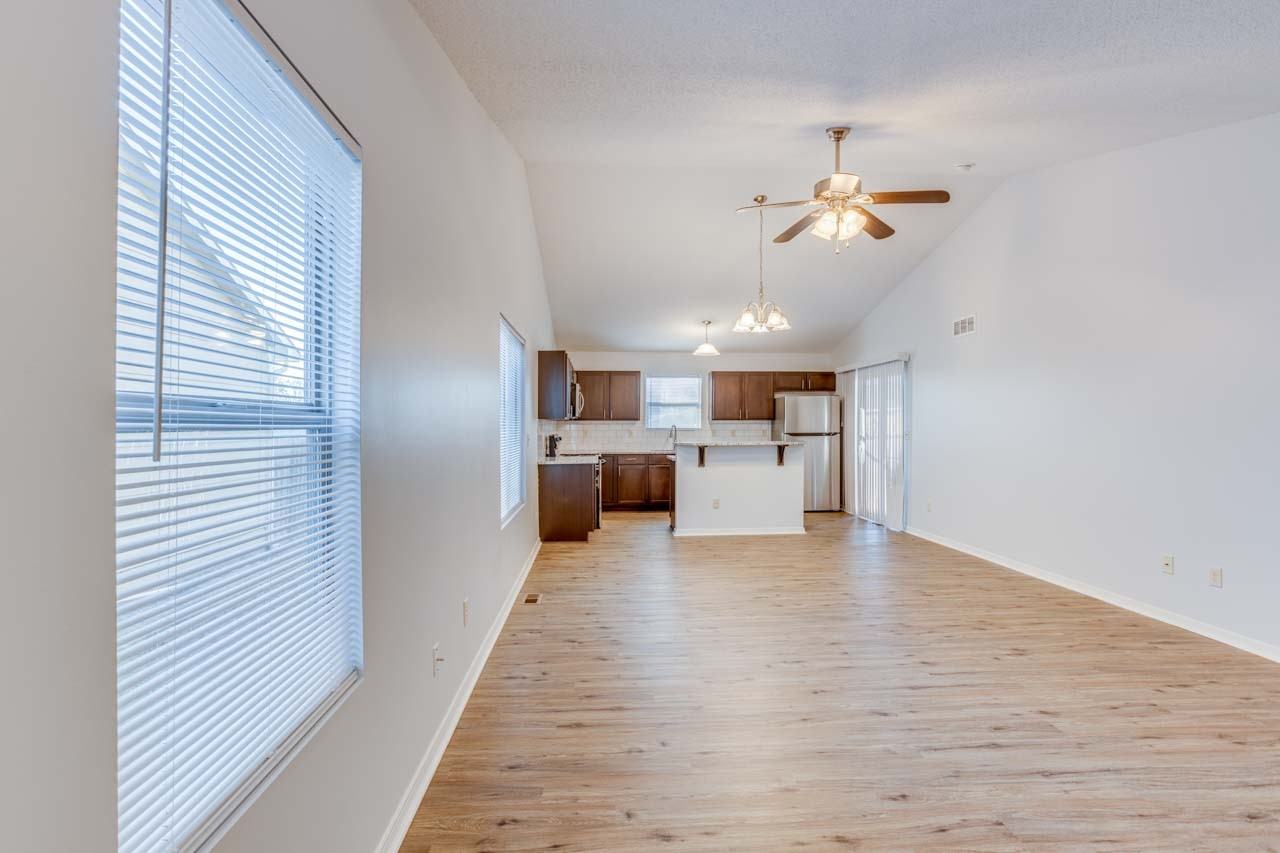 1048 E Karla Ave #1 - Photo 3 of 28