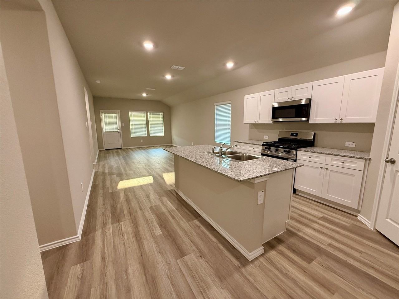 1637 Tin Roof Rd - Photo 4 of 22