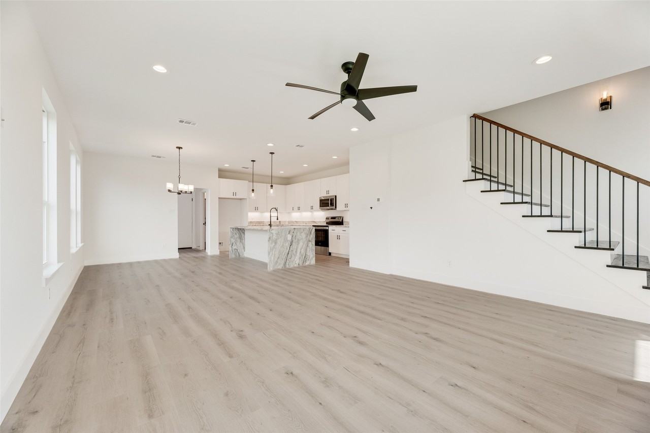 2326 Fairfax Dr - Photo 5 of 24
