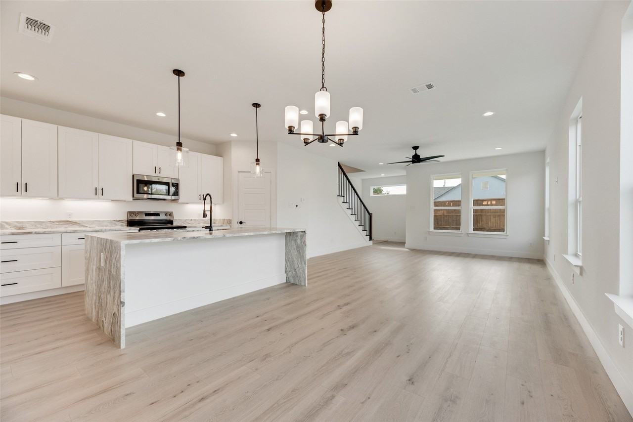 2326 Fairfax Dr - Photo 6 of 24
