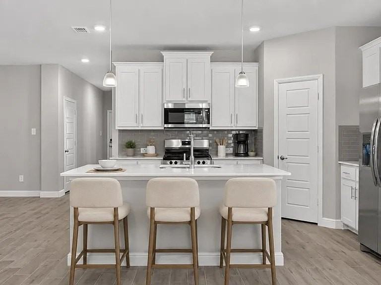 15940 Stableford Rd - Photo 4 of 12
