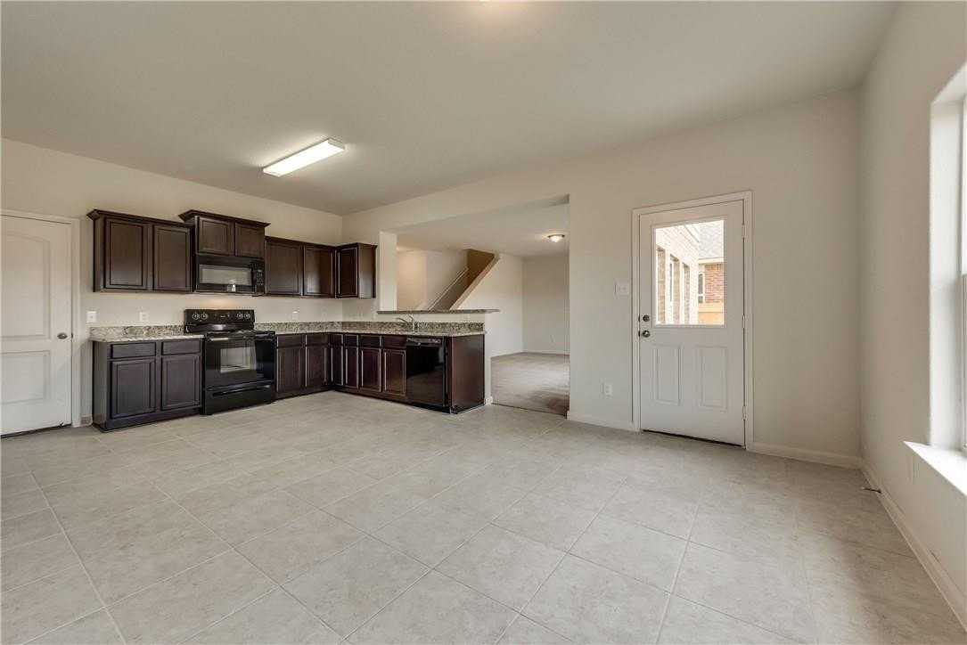105 Curt St - Photo 5 of 15