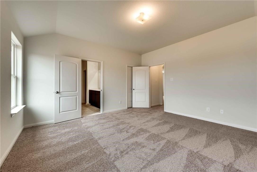 105 Curt St - Photo 6 of 15
