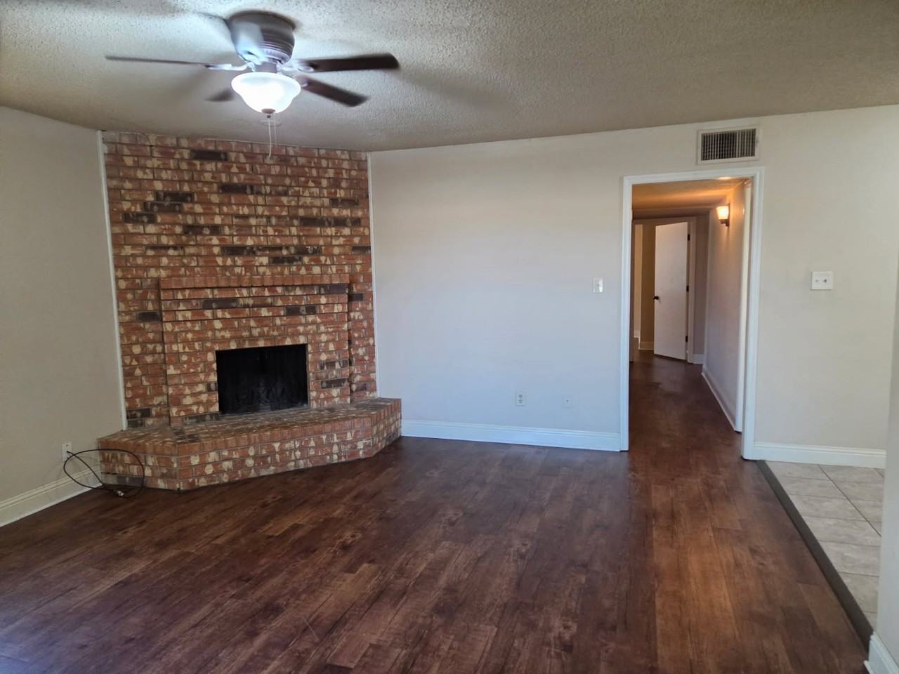 7326 Ne Loop 820 - Photo 2 of 12