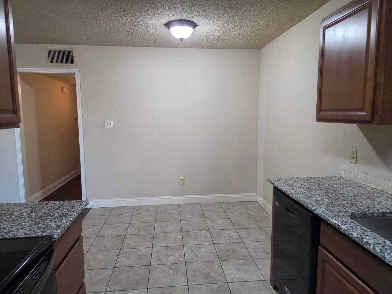 7326 Ne Loop 820 - Photo 3 of 12