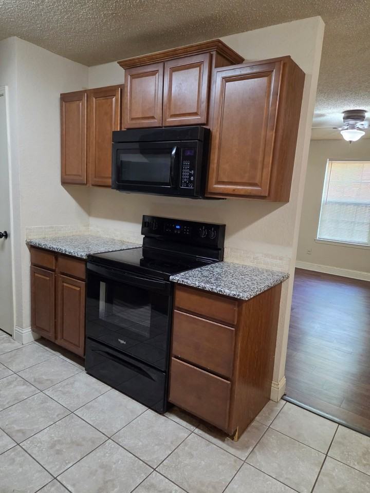 7326 Ne Loop 820 - Photo 4 of 12
