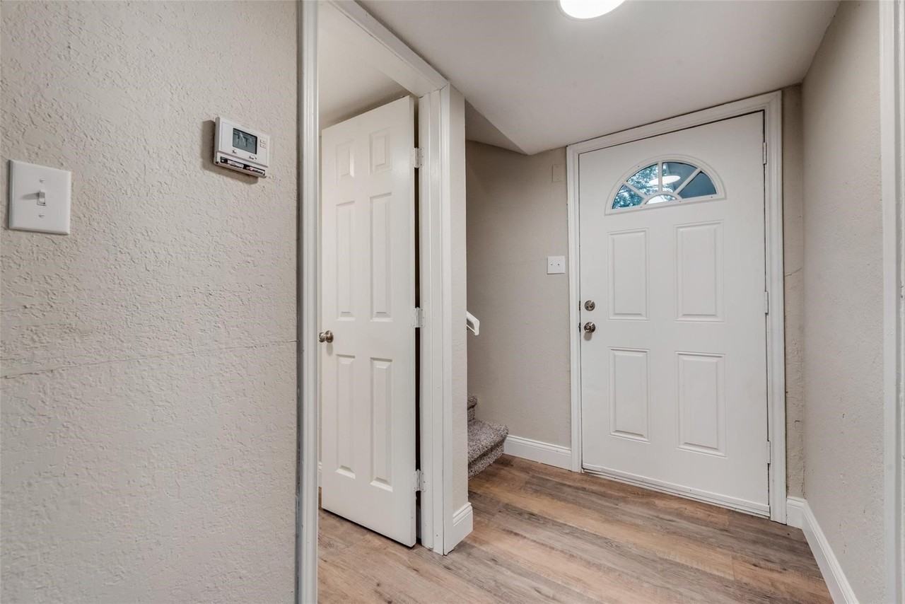 2436 Dancy Dr N - Photo 6 of 19