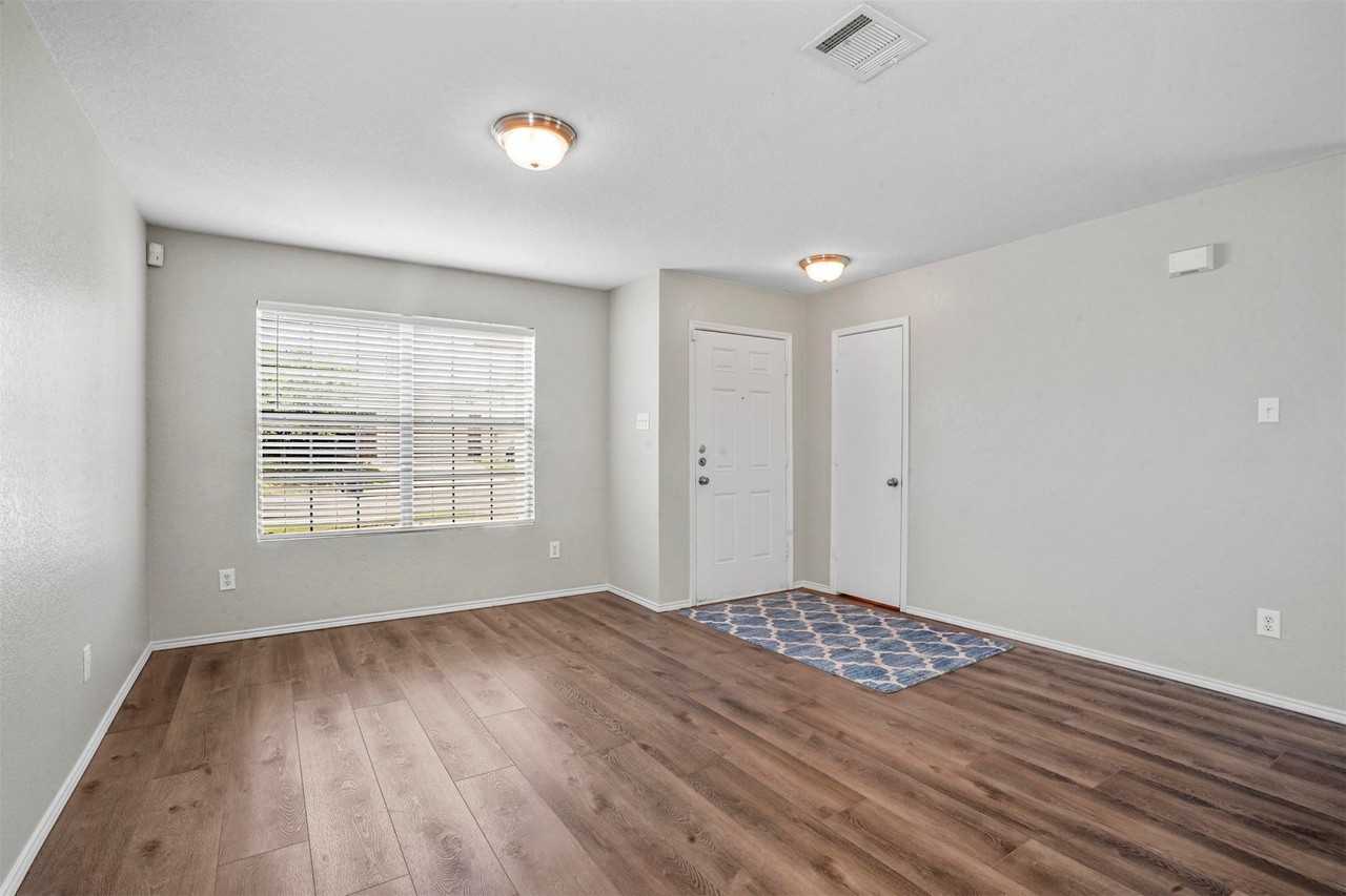 6432 Paradise Valley Rd - Photo 4 of 23