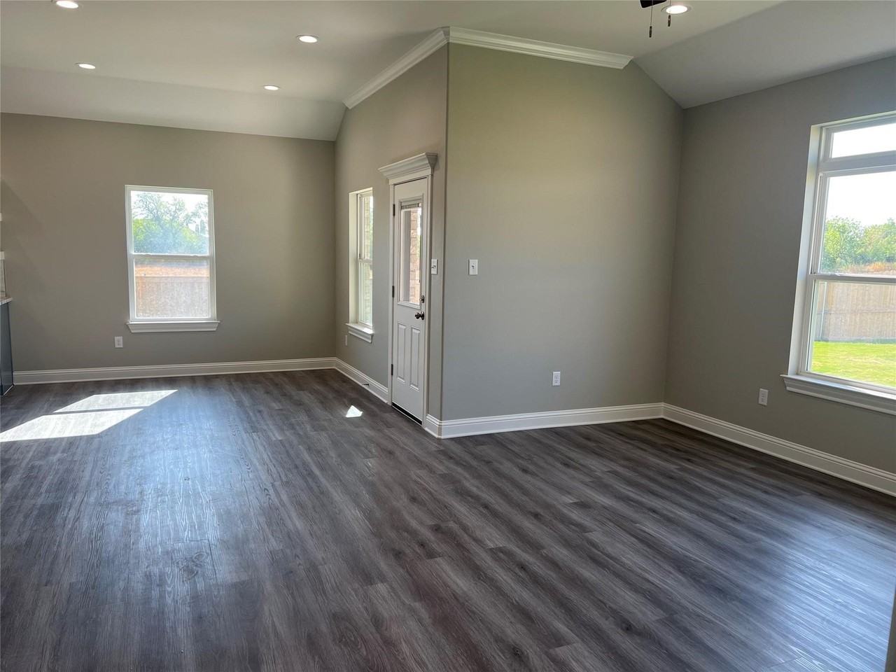 343 Evening Shade Ln - Photo 7 of 22