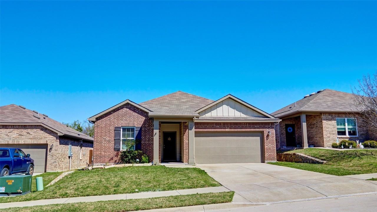 741 Windsor Ct - Photo 2 of 29